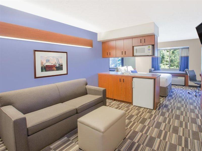 Microtel Inn And Suites Манисти Экстерьер фото