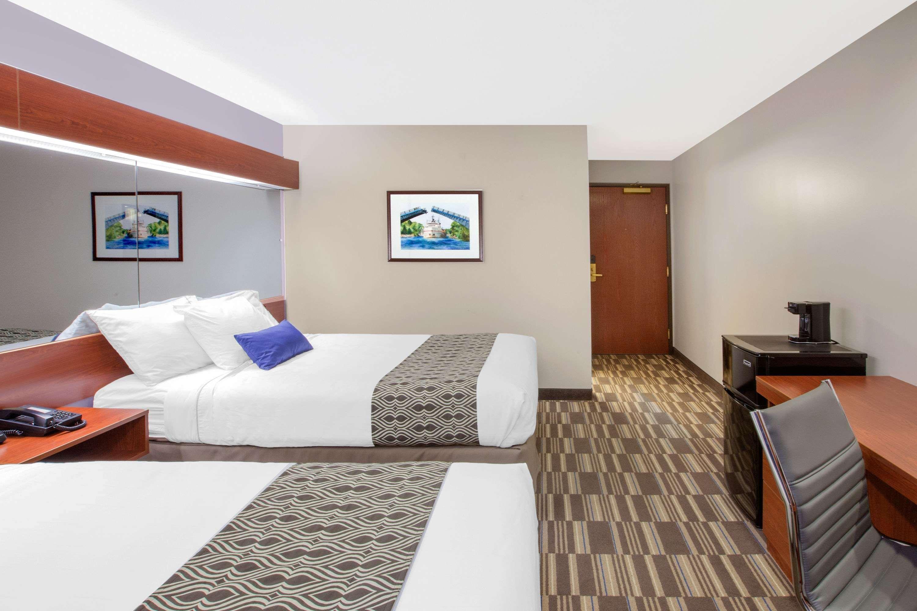 Microtel Inn And Suites Манисти Экстерьер фото