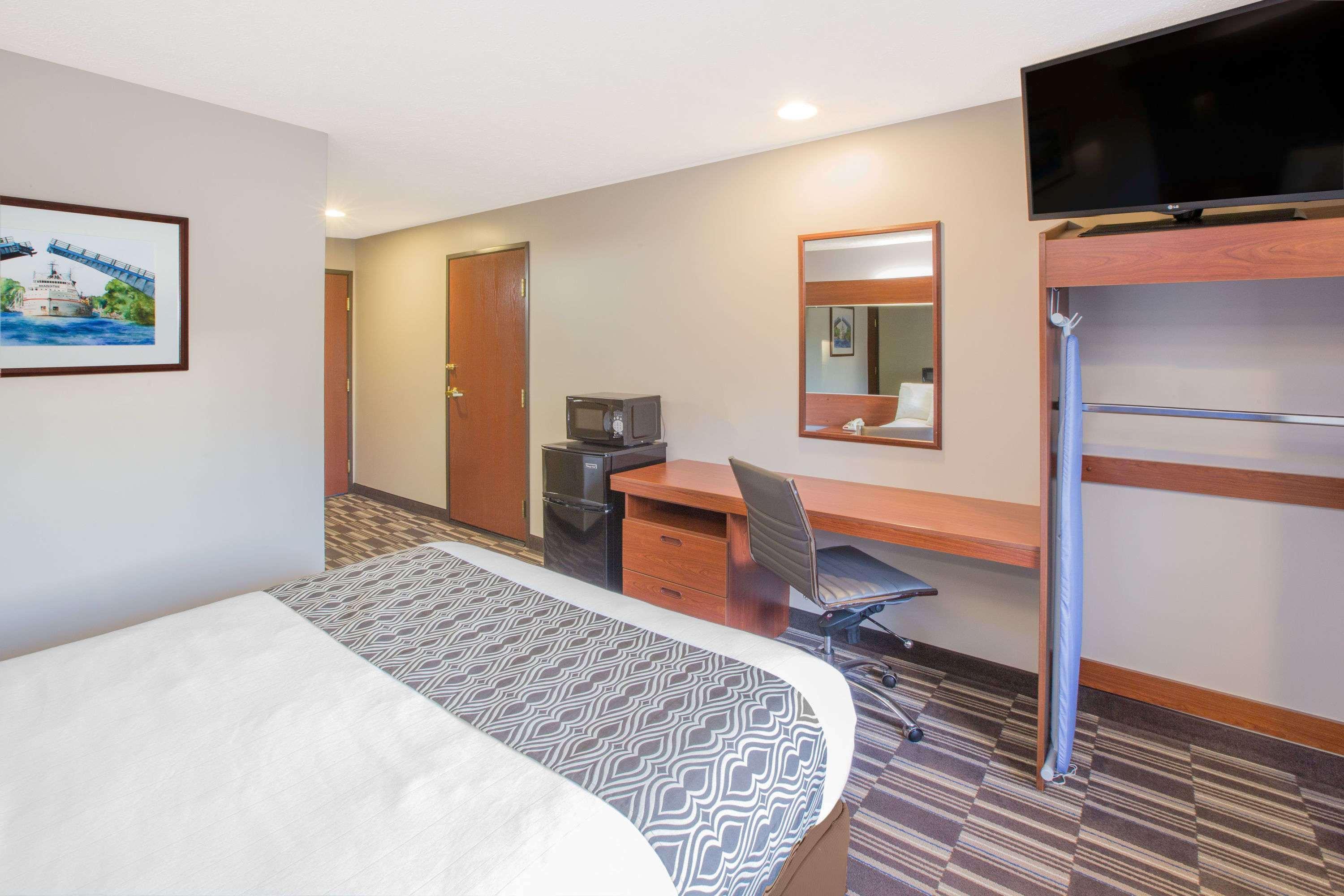 Microtel Inn And Suites Манисти Экстерьер фото